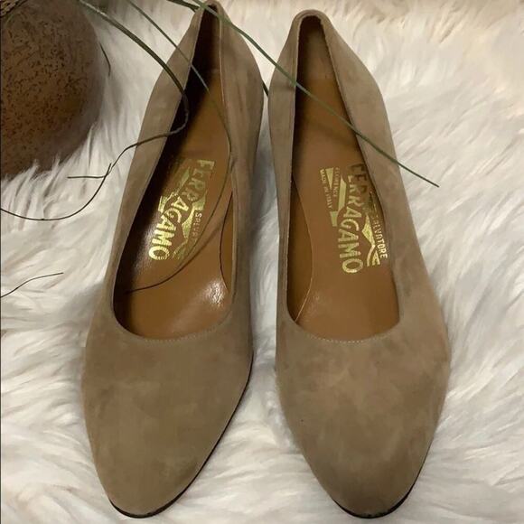 SALVATORE FERRAGAMO FLORENCE‎ TAN SUEDE S… - Picture 1 of 7